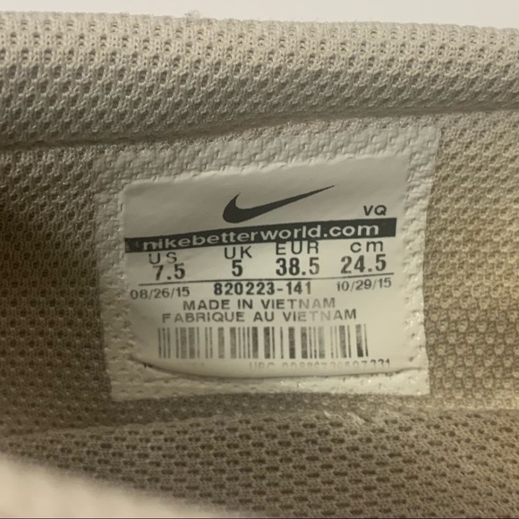 NIKE Cherry Blossom Toki Slip-On Sneakers - Picture 5 of 12